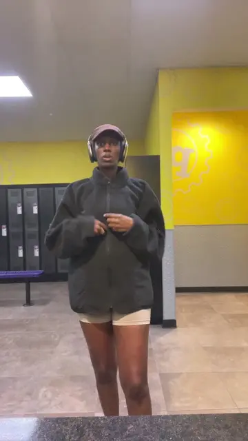 Hyping myself up before this leg day 🍑😩 #GymTok #senegalaise_tik_tok