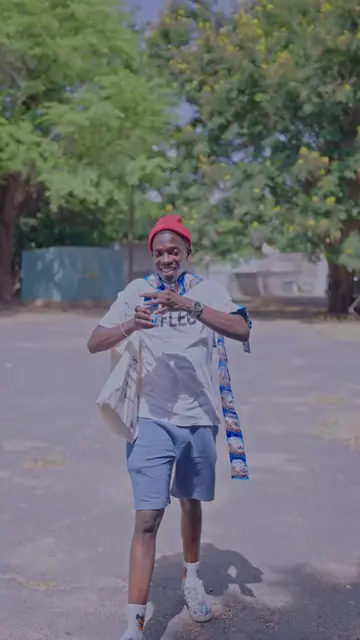 La tournée des écoles continue avec Laicran 🎒🐮 Aujourd’hui, on était à l’école Lamine Gueye, et c’était du pur fun 🤩 Regardez jusqu’à la fin et dites-nous en commentaire le moment le plus drôle pour vous ! 👉 Et suivez notre nouvelle page TikTok @Laicran Sénégal pour ne rien rater des prochaines activations 👀 #Laicran #BackToSchool #TournéeDesÉcoles #BonneRentrée #OnLaimeuuuh