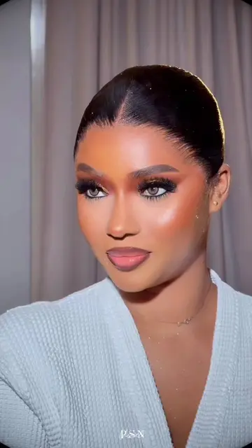 Le 3 novembre n’est pas qu’une simple date d’anniversaire. C’est aussi le jour où le destin a frappé à la porte de celui avec qui je partage aujourd’hui ma vie. Une date qui réunit deux des plus beaux souvenirs de mon existence.  Makeup : @Anouar Boni Makeup  💄 🌟  Vidéo : @PSN_visuels  Accessoires : @Bisecollection  Tenue : @Amossa couture  #rackyaidara #birthday #fyp