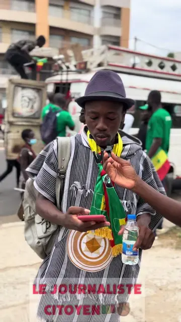 À quelques heures du rassemblement (Téra-Meeting) , des cars ont été mobilisés devant l’université Cheikh Anta Diop de Dakar , pour convoyer les étudiants militants , partisants et sympathisants du PASTEF. Nous avons recueillis quelques réactions concernant l’organisation et les attentes par rapport au discours que va tenir le Président du Pastef… #tiktoksenegal🇸🇳 #ousmanesonko #pastef #senegalaise_tik_tok🇸🇳pourtoichallenge #information