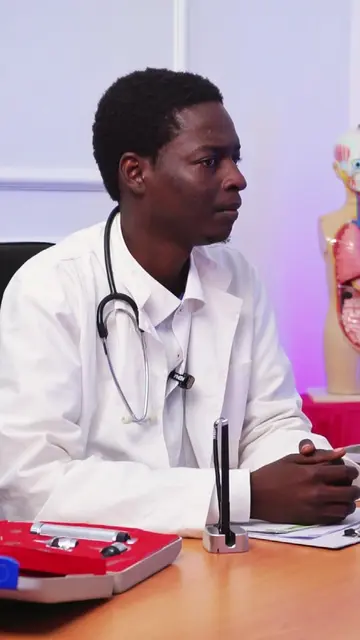 le Prophète (sallAllahou ‘alayhi wa salam) a dit : « N’entrera pas au Paradis quiconque a un atome d’orgueil dans son cœur » Que la richesse ou le succès ne nous pousse pas à être orgueilleux au point d’oublier nos amis d’hier !