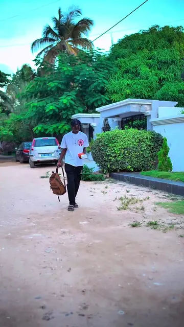 Dem Len dieun lumière💡😂 @TECNO Mobile spark 40 slim si boutique bou Len geuneu diègè la clarté du caméra, la puissance de la batterie, la fluidité de l’écran, la rapidité de la charge et surtout le stockage😊🥳🥳🥳 #humour #viral