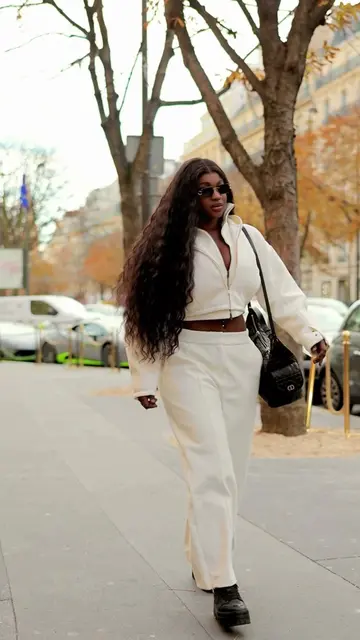 À toutes les femmes qui avancent en silence et se construisent dans l’ombre, continuez.  Et derrière chaque instant capturé, seulement le fruit silencieux d’efforts que personne ne devinera jamais. #Miaguisse #Eclosion #onapasdetemps #Choix #Unique