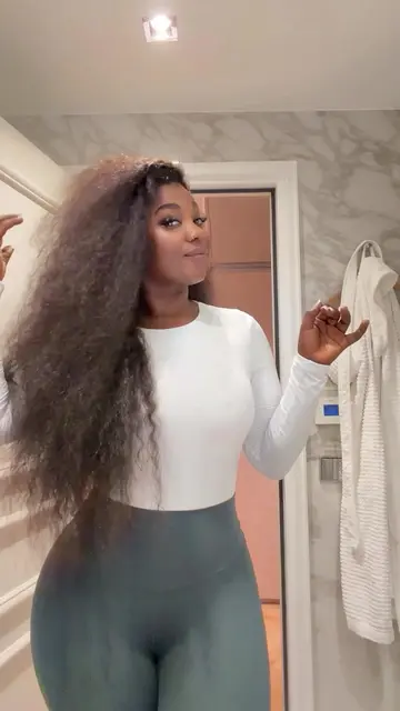 Get ready with me mes néné Touti On s’habille ensemble 🫶🫶 @Adviser Officiel merci pour ce jacket BARCELONE on va faire mal ce soir 🔥🔥🔥 #miaguisse #eclosion  #lavieestbelle  #onapasdetemps  #choix