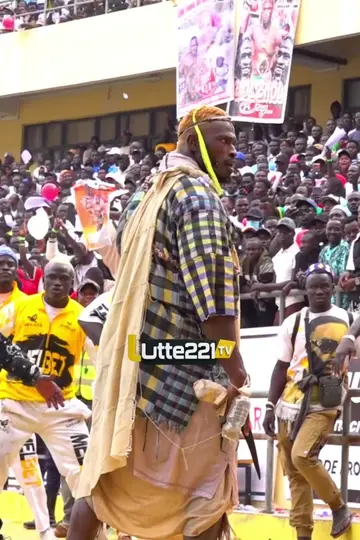 Mor Kang Kang Néna Day Zémbéré🤣 #foryoupage #viralvideo #lutte221tv #221live #pourtoi