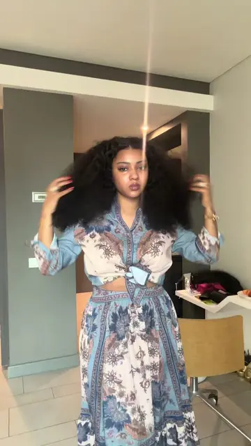 Vous ne pouvez pas imaginer le bonheur de quand on est en paix avec soi même 😍  Ensemble Zimmerman et lunette Chanel by @Bisecollection +221786031515 +15145508575 #rackyaidara #ensemblezimmerman #bisecollection