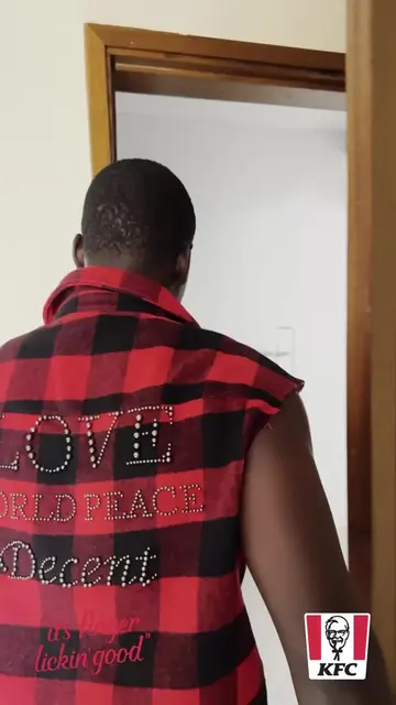 kfcsenegal Envie de sortir ce week-end ? KFC vous offre VJ en exclusivité ! - entrée 25 000 frs + menu soutra 5 offert - entrée 15000F + menu soutra 2 offert - entrée simple 10000F Rendez-vous le samedi 6 décembre à KFC mermoz à partir de 20H. Lo am dougou KFC, it's finger licking good ! #kfcsenegal #kfclovers #specialoffer #weekendvibes #djkheucha