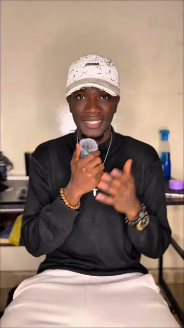 Tu savais que ton téléphone peut changer de fond d’écran juste en appuyant dessus ? 😱✨ #astucetéléphone #tipsiphone #techtricks #tips #iphonetips