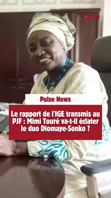 Selon les informations de 7TV, l’Agent judiciaire de l’État a transmis au Pool judiciaire financier le rapport de l’Inspection générale d’État visant Aminata Touré,ouvrant ainsi la voie à une possible procédure. La saisie du PJF serait intervenue avant-hier. Rappelons que le Premier ministre l’avait déjà annoncé lors de son passage à l’Assemblée nationale, le vendredi 28 Novembre 2025, pour la traditionnelle questions d’actualité au gouvernement. Devant la représentation nationale, Ousmane Sonko avait fait part de sa ferme volonté d’instruire le rapport de l’inspection générale d’État (Ige) qui aurait incriminé la gestion d’Aminata Touré (Mimi) au Conseil économique, social et environnemental (Cese). D’emblée, Ousmane Sonko a rappelé les actes posés par le régime de Macky Sall qui avait commandité ce rapport lu et approuvé par le président de la République d’alors. Il souligne que le Premier ministre, d’alors, Amadou Ba avait commencé à exécuter le rapport pour que la justice soit saisie. «Il (Amadou Ba) avait écrit tout cela le 3 juillet 2023. Ce rapport, nous ne doutons pas de sa transmission ou pas. Moi, je connais la continuité de l’Etat. Parce que dès mon arrivée, j’ai fait ce que je devrais faire comme tous les autres rapports. Je ne sais pas qui est coupable ou non. Les ayants droit le diront. Et je souhaite que les concernés en sortent non coupables. Mais si je reçois un rapport et qu’un tel montant a été pris sans passer dans les circuits normaux, mon obligation est de transmettre. C’est ce que j’ai fait», disait-il devant les députés. Mais, selon des sources de L’OBS, cette procédure judiciaire contre Mimi Touré risque d’amplifier la crise supposée au Sommet de l’État entre le Président Bassirou Diomaye Faye et Ousmane Sonko. D’après le professeur Demba Guèye, enseignant-chercheur à l’université Cheikh Anta Diop de Dakar (Ucad), « cette démarche de Ousmane Sonko va davantage compliquer ses relations avec le Président Bassirou Diomaye Faye » 🔹 Un acte de défiance posé par Sonko contre Diomaye L’analyste politique, interrogé par le Journal, voit derrière cette éventuelle procédure judiciaire contre Mimi Touré, un acte de défiance posé par le Premier ministre dans le cadre d’une bataille politique contre le président de la République. Il détaille : «Ousmane Sonko défie doublement le Président Bassirou Diomaye Faye. Il le défie dans ses prérogatives constitutionnelles mais également dans le cadre de ses choix politiques. Il vient d’engager une autre bataille contre la décision du Président Bassirou Diomaye Faye de nommer Aminata Touré à la tête de la coalition ‘’Diomaye président’’». 🔹 "Sonko mène une bataille politique pour détruire la "coalition Diomaye" Selon lui, Ousmane Sonko est en train de mener une bataille purement politique en instruisant cette procédure. «Toute la démarche du Premier ministre, Ousmane Sonko sur cette affaire montre qu’aujourd’hui, s’il y a une procédure judiciaire contre Mimi Touré, ce n’est pas dans l’esprit de la reddition des comptes ou de la transparence gouvernementale». L’intention clairement exprimée par Ousmane Sonko dans le cadre de cette affaire, selon le professeur Demba Guèye, c’est de nuire à Mimi Touré et entacher sa crédibilité pour détruire la condition ‘’Diomaye Président’’. «L'esprit de la démarche et les déclarations de Ousmane Sonko qui ont tourné autour ont ôté toute crédibilité à cette procédure», affirme-t-il. #pulsenewsreels #SinformerSurTikTok