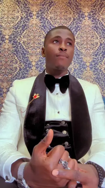 Quand le rôle demande la classe on répond présent avec  @Suit Senegal ⚔️🖤 #tiktoksenegal🇸🇳 #djkheucha #viral