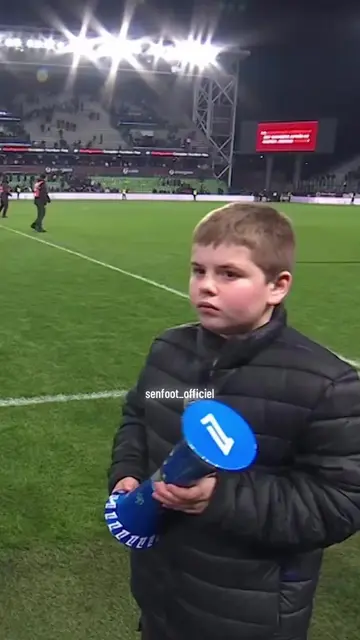 Télécharger @ib.mbaye17 a reçu le trophée d’Homme du Match des mains de Thyméo 🥰 Ibrahim Mbaye a été impliqué sur trois buts sur ses deux derniers matchs de Ligue 1 McDonald’s (1 but, 2 passes décisives avec le @psg), un de plus que lors de ses 21 premiers ! ✨🇸🇳 #senegalaise_tik_tok #galsen221🇸🇳🇸🇳 #ibrahimambaye #senfoot