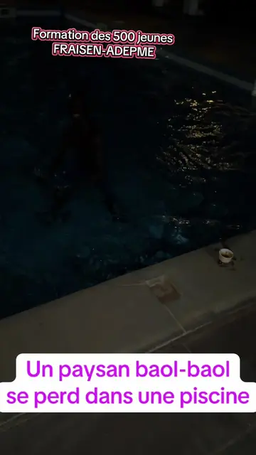 Un paysan baol-baol se perd dans une piscine