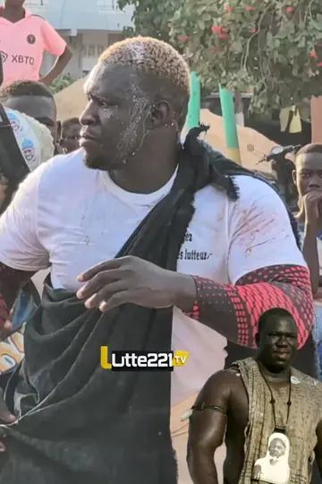 ibou Ndiaye Obeuli rend hommage à Yakhya Diop Yekini 😍♥️ #foryou #foryoupage #lutte221 #221live #pourtoipages