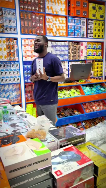 Les bons plan de Omar Africa : vous n’avez plus besoin d’aller jusqu’en Chine 🇨🇳 pour du materiel électronique grâce à Salam Multimédia #OmarAfrica #bonplan #Vlog #Sandaga
